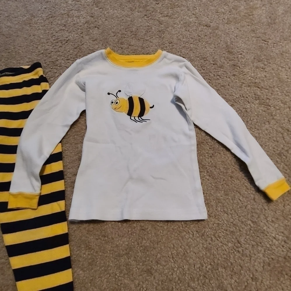𝅺leveret Girl's Bumble Bee Striped Pajama Set, size 5T